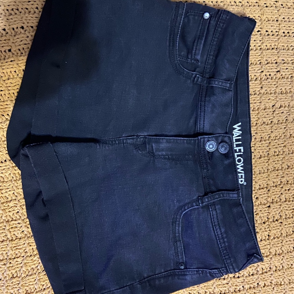 Black wallflower shorts size 11